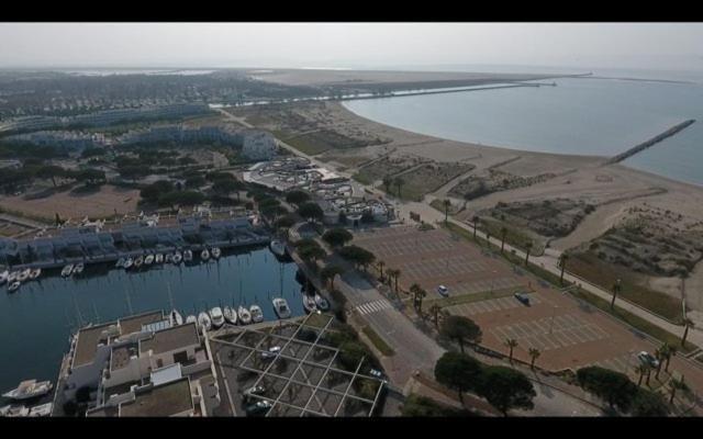 Appartamento AS11677 - Marina de type p3 avec parking privé et appontement Le Grau-du-Roi Esterno foto